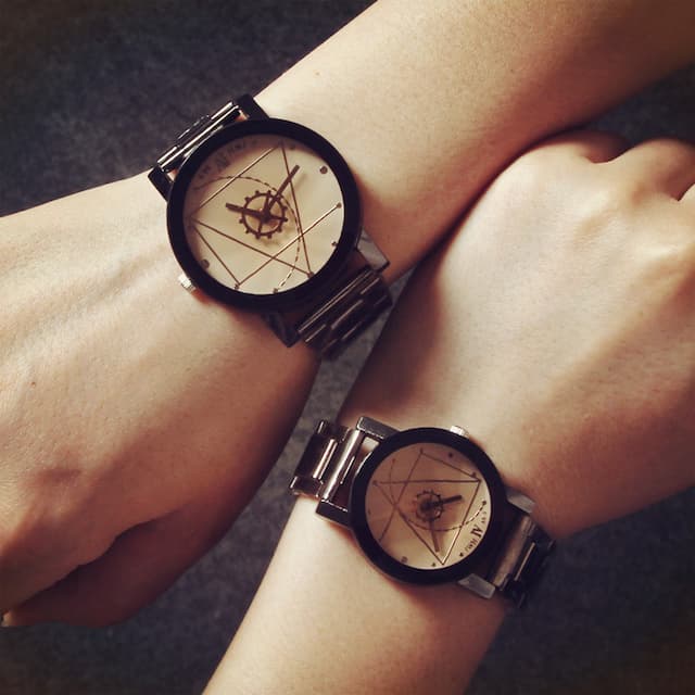 Explosion Korean Steel Belt Couple Watch Passing Poor Poor Men's Watch British Creative Personality Leisure Fashion Watch