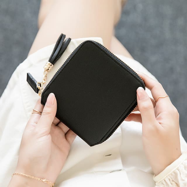 Wallet, shoulder bag, square fashionable short chain with zipper with tassels, 2023, suitable for import, simple and elegant design, Korean style